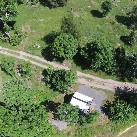 Liten Enklare Klimatsmart Stuga I Roslagen เอิสท์ฮัมมาร์ ภายนอก รูปภาพ